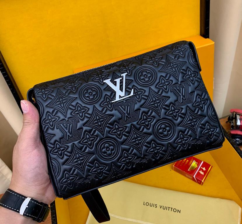 Batch ~ LV explosive model combination lock; rich masterpiece ~ ~ real pure cowhide, with the flavor of leather, model 33016-1...   Exclusive fire models attention; ... Paris first exhibition CEO heavy recommended models