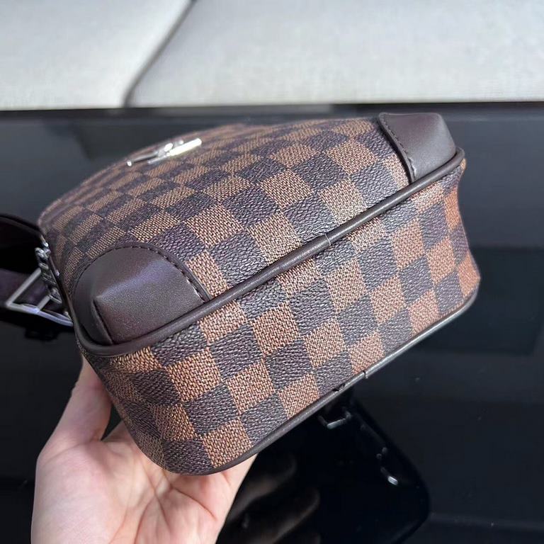 Exclusive  [Original Goods] LV Chest BagModel 28996Size 18-31-5Counter new    heavy hit replica   original leather replica   leather super soft   oversized capacity   customized counter original hardware  smooth zipper  