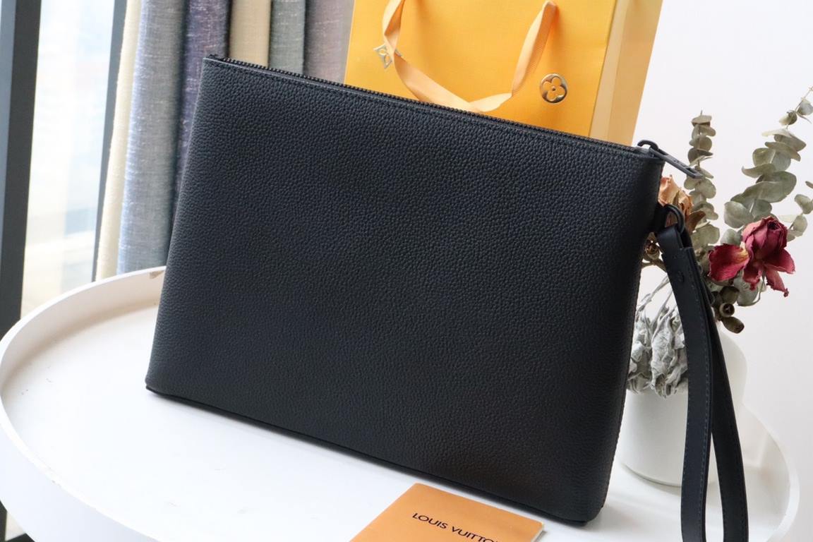 Top Original   M69837The new LV Aerogram iPad case is a restrained design with an on-trend look. Soft, supple calfskin leather resembles old-fashioned airmail stationery, while metal LV letters and a customizable label r