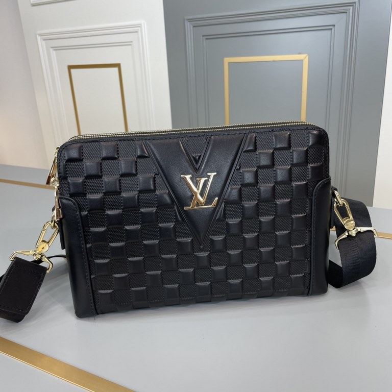 . Original single goods [love] LV new original single genuine new counter with the same high-end men's casual cross-body bag   workmanship is super refined and elegant. With imported raw materials cowhide counter special