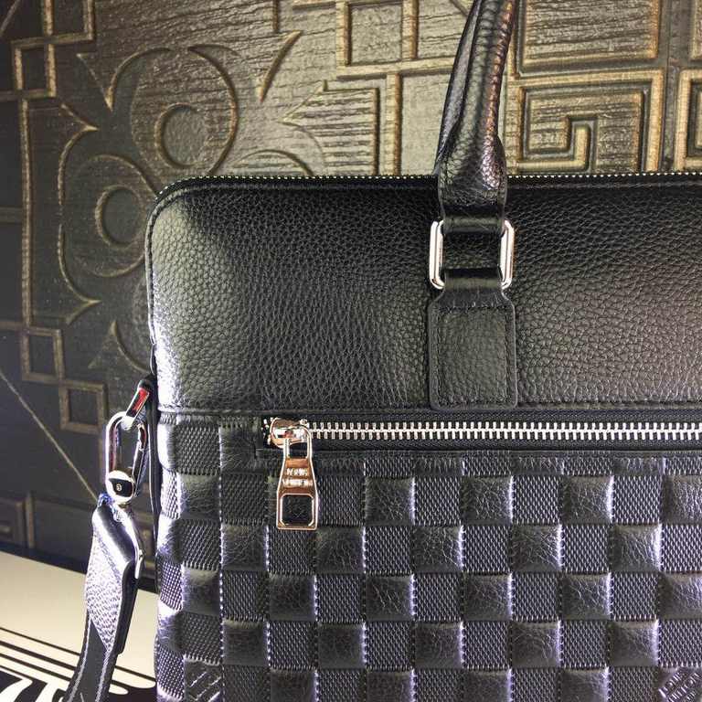 LV   newest   pop original 28051-5 handbag   crossbody bag. Size 39-28-7 Men's casual bag. Head layer leather.   Original genuine Swiss calf leather   with original genuine antique gold color old hardware   Counter purch