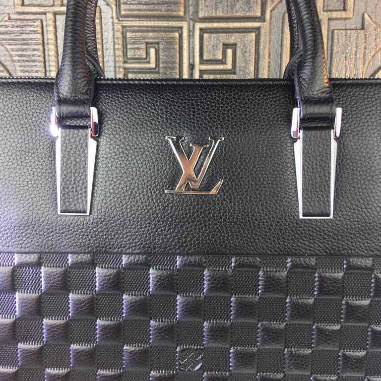 LV   newest   pop original 28051-5 handbag   crossbody bag. Size 39-28-7 Men's casual bag. Head layer leather.   Original genuine Swiss calf leather   with original genuine antique gold color old hardware   Counter purch