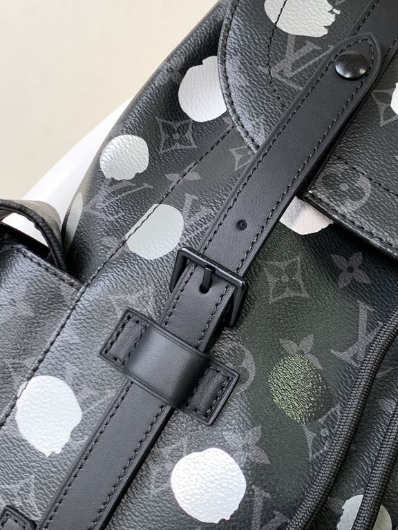 M46403Louis Vuitton renews its collaboration with renowned Japanese artist Yayoi Kusama with the Louis Vuitton x Yayoi Kusama Collection. The LV x YK Christopher Medium Shoulder Bag pays homage to the classic art and cra