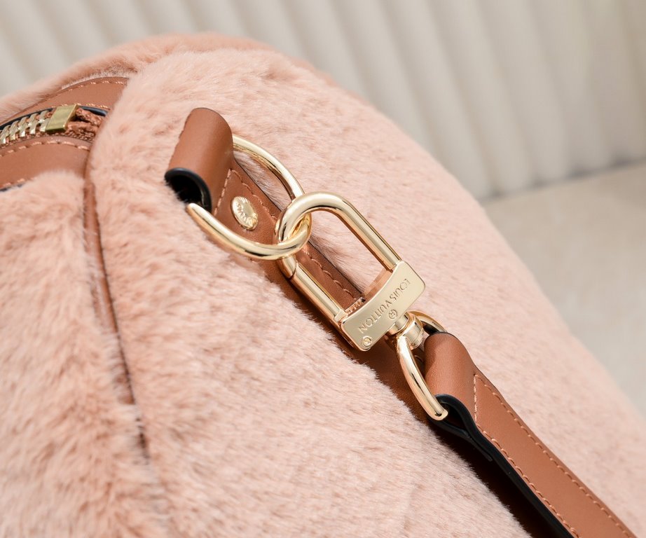 EXCLUSIVE ACTUAL - UPGRADED  M23108 The Puffy Shearling Keepall Bandoulière 50 Travel Bag is inspired by the soft touch of a teddy bear, injecting childlike fun into a functional piece. The wool-leather body features cow