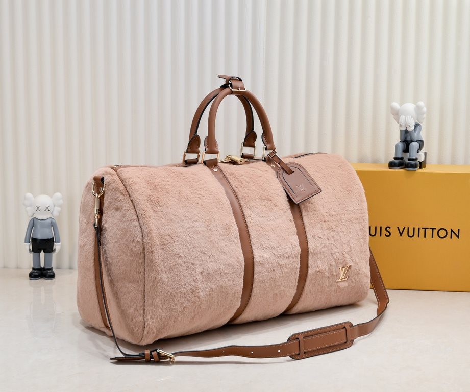 EXCLUSIVE ACTUAL - UPGRADED  M23108 The Puffy Shearling Keepall Bandoulière 50 Travel Bag is inspired by the soft touch of a teddy bear, injecting childlike fun into a functional piece. The wool-leather body features cow