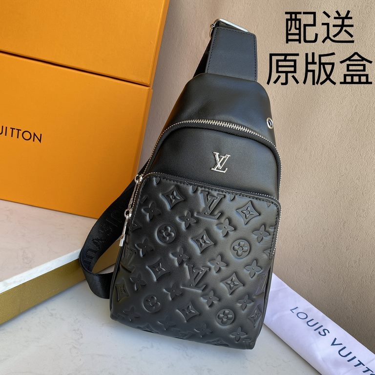 The latest style ＜LV＞ men's   chest bag   hot shipping   (physical photos   without adding any effect) original imported first layer cowhide   leather feel soft and comfortable   thoughtful design headphone cable drillin