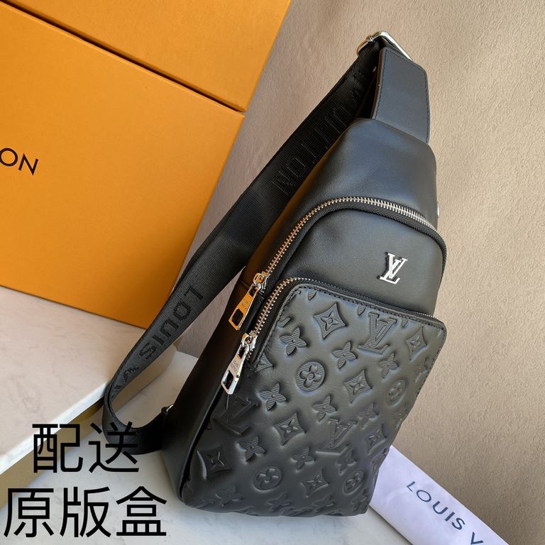 The latest style ＜LV＞ men's   chest bag   hot shipping   (physical photos   without adding any effect) original imported first layer cowhide   leather feel soft and comfortable   thoughtful design headphone cable drillin