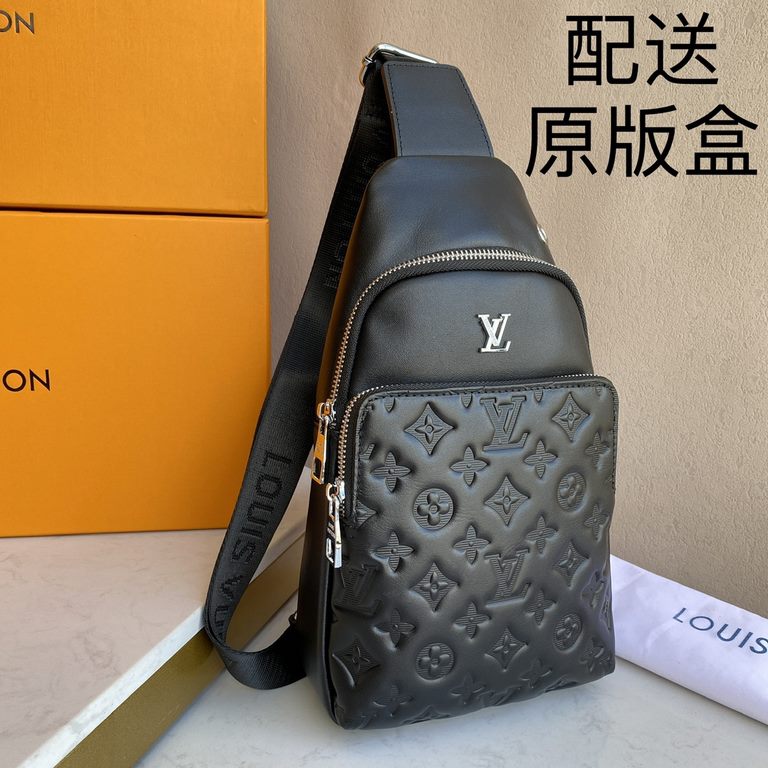 The latest style ＜LV＞ men's   chest bag   hot shipping   (physical photos   without adding any effect) original imported first layer cowhide   leather feel soft and comfortable   thoughtful design headphone cable drillin