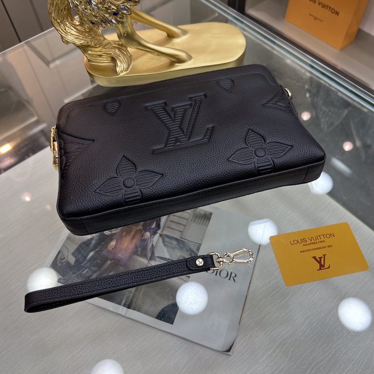 New  LOUIS VUITTON (Louis Vuitton)   the latest clutch bag Not only the bag type to do well, and the quality is also very fine, the use of imported cowhide embossed production, hardware supporting with a combination of l