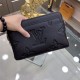 New  LOUIS VUITTON (Louis Vuitton)   the latest clutch bag Not only the bag type to do well, and the quality is also very fine, the use of imported cowhide embossed production, hardware supporting with a combination of l