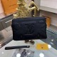 New  LOUIS VUITTON (Louis Vuitton)   the latest clutch bag Not only the bag type to do well, and the quality is also very fine, the use of imported cowhide embossed production, hardware supporting with a combination of l