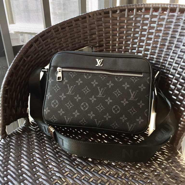 Counter genuine available [top original quality LV men's crossbody bagSize 27-19-7cmThe original factory production, must be fine   heavy gold playing version of the replica   original first layer calfskin replica   leat