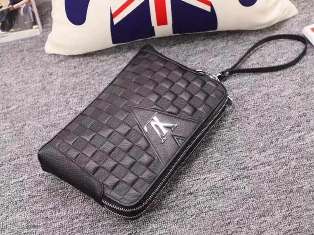 P ~ [Jingdong available] latest models double zipper handbag Louis vuitton black double zipper   absolute head layer cowhide latest models LV men   clutch bag    using top Italian imported cowhide    custom counter gold 