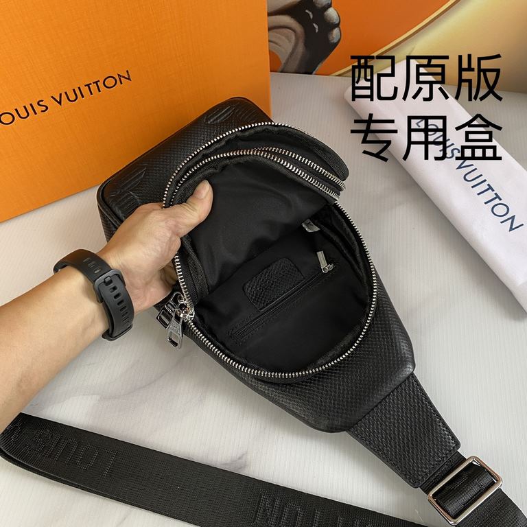 [With the original special box] [Original single goods], the latest style ＜LV＞ men   chest bag   hot shipping   (physical photos   without adding any effect) original imported first layer cowhide   leather feel soft and 