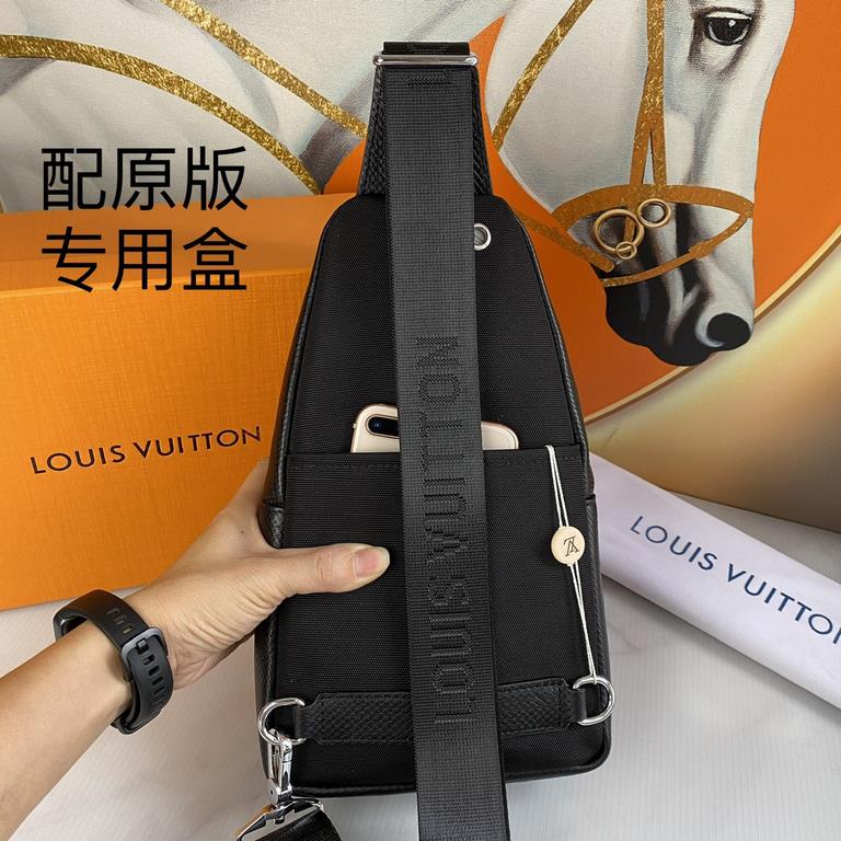 [With the original special box] [Original single goods], the latest style ＜LV＞ men   chest bag   hot shipping   (physical photos   without adding any effect) original imported first layer cowhide   leather feel soft and 