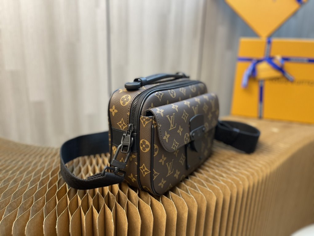 Top quality original [Exclusive photo Model No. M45806 】S Lock messenger bag is made of Monogram Macassar canvas, the new lock is inspired by Georges Vuitton's design of the hard case lock in 1886. A special finishing pr