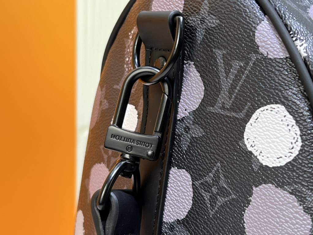 From the Louis Vuitton x Yayoi Kusama collaboration, the  M46400 M41416 LV x YK Keepall 45 travel bag celebrates the fusion of artistic creativity and craftsmanship with polka dots on Monogram Eclipse canvas, once again 