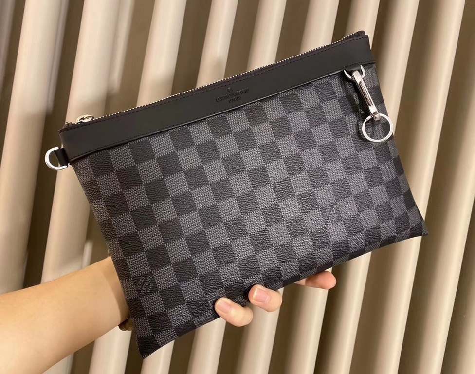 LV Louis Vuitton multifunctional handbag shipping   unisex models   summer staple models   imported special materials PVC plating with leather refined from   real shot not to repair the picture   every detail can be seen