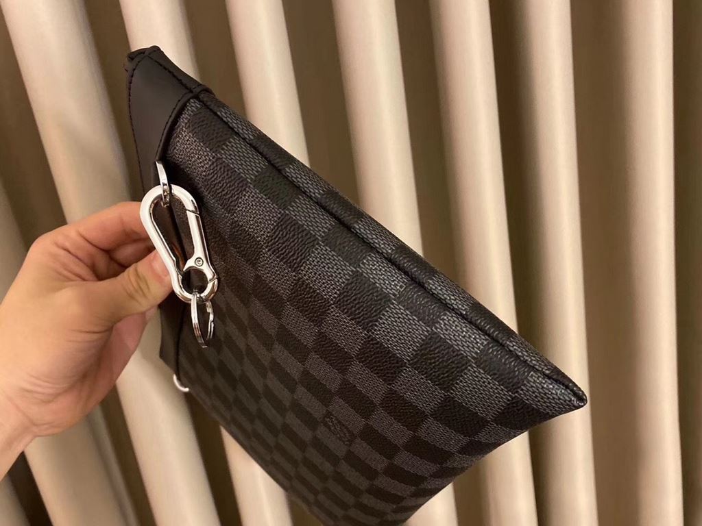 LV Louis Vuitton multifunctional handbag shipping   unisex models   summer staple models   imported special materials PVC plating with leather refined from   real shot not to repair the picture   every detail can be seen