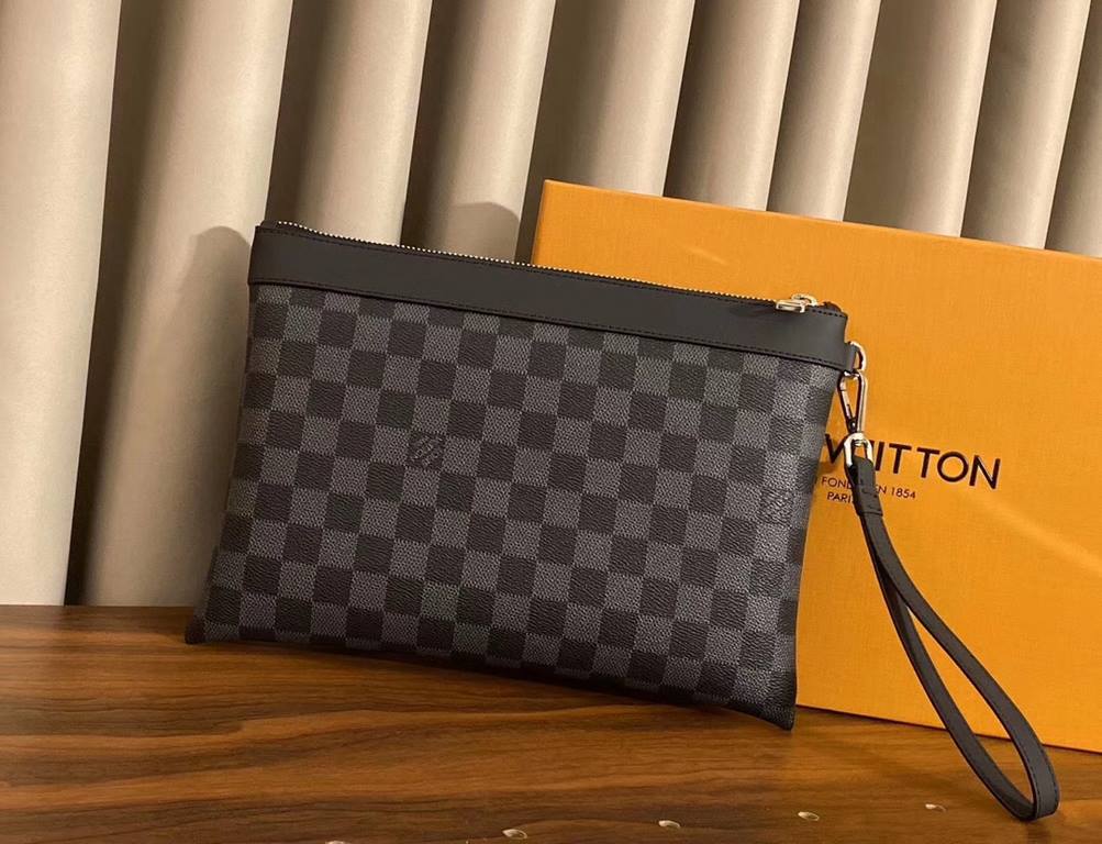 LV Louis Vuitton multifunctional handbag shipping   unisex models   summer staple models   imported special materials PVC plating with leather refined from   real shot not to repair the picture   every detail can be seen