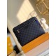 LV Louis Vuitton is the first to use the pouch in the world's most prestigious luxury brand, and it's the first to use the pouch in the world's most prestigious brand.The new pouch clutch is made of damier graphite canva