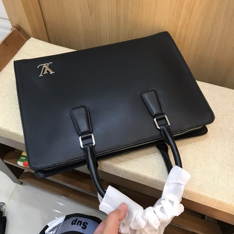 Out of the shipment ah [hey ha] Lv . Briefcase Genuine YKK hardware, get your hands on you understand how good Italy    imported elephant grain cowhide (market exclusivity), removable shoulder strap, the size of the body