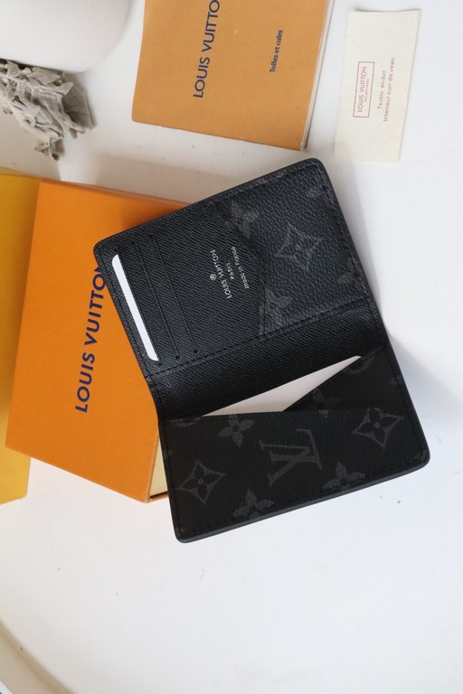 M80767Pocket walletCrafted in Epi leather, this pocket wallet is lined with smooth leather and Monogram Eclipse canvas with a Monorgam print, giving it a surprisingly classic look. This compact wallet features three cred