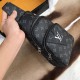 So many people looking at the bag!  LV is not good to sell turn the picture know. Latest 2020 Launched Men's Chest Bag, Selected Leather - High-grade Imported Cowhide Leather, Imported Lining Design  Uniform alignment [B