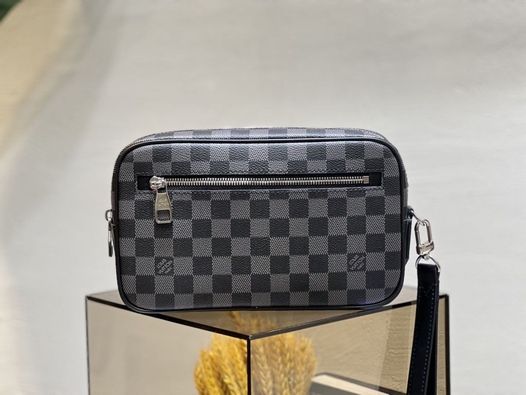 M41664 Black Check Black Flower 41663 Coffee 42838 Flower 51726 Water Wave 41663 Creme 30441 Cross 30443 Silver Wheat The Pochette Kasai clutch is shaped in a compact form in finely textured Taga leather, with the letter