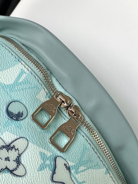 Top Original New M22576 [Light Blue] Men's Chest Pack Lv Chest Pack with beautiful design details featuring a zipper for easy access, you can carry this stylish fanny pack effortlessly no matter what your vibe. The inter