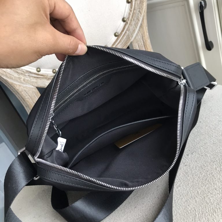 Top counter rat ruthless goods 2022 latest style LV nylon cloth with imported head layer flower leather men's small crossbody bag super hot mass shipment pull, clamoring counter goods   top original single goods   paper 