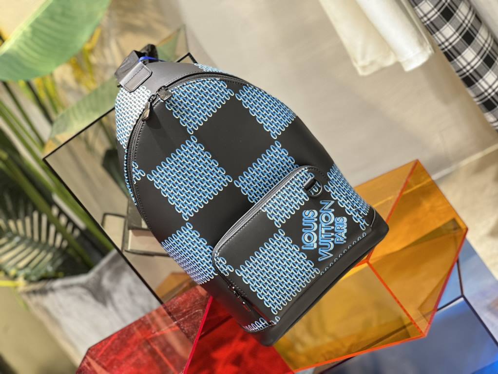 M46107 RACER SHOULDER BAG WITH BLUE PRINT The Racer shoulder bag is an on-trend bag that unleashes the Damier Spray element. Louis Vuitton's iconic Damier pattern is enlarged to create a 3D effect. Compact enough to fit 