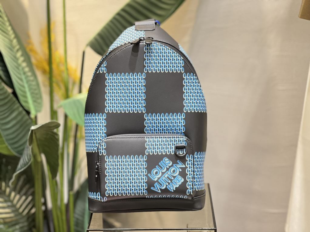 M46107 RACER SHOULDER BAG WITH BLUE PRINT The Racer shoulder bag is an on-trend bag that unleashes the Damier Spray element. Louis Vuitton's iconic Damier pattern is enlarged to create a 3D effect. Compact enough to fit 