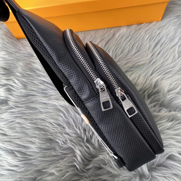 Distribution of the original box], the latest styles, LV men's chest bag   original single quality imported original leather material, lightweight, comfortable, smooth texture, delicate feel Noble hardware low-profile lu