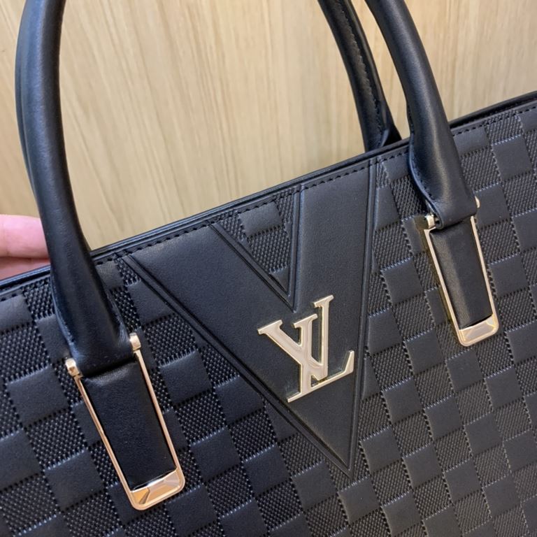 Out of the shipment ah [hey ha] Lv . Briefcase Genuine YKK hardware, get your hands on you understand how good Italy    imported elephant grain cowhide (market exclusivity), removable shoulder strap, the size of the body