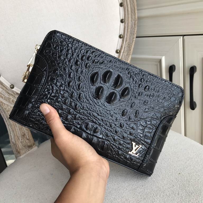 Top counter rat ruthless goods 2022 latest style LV men's code lock clutch bag fire models large shipments pull, clamor counter goods   top original single goods   paper talk bragging about the skin we will not, please l