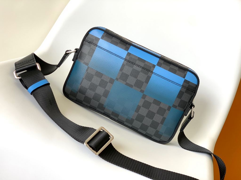 M43918 Full Leather M44165 Star M44169 Green N40408 Blue Grid N40421 Yellow Grid Top Original MESSENGER Messenger Bag Green Fabric Gray Stereo Logo Bottom Right Black Leather Men's Small Satchel ooThis by Dark Convenient