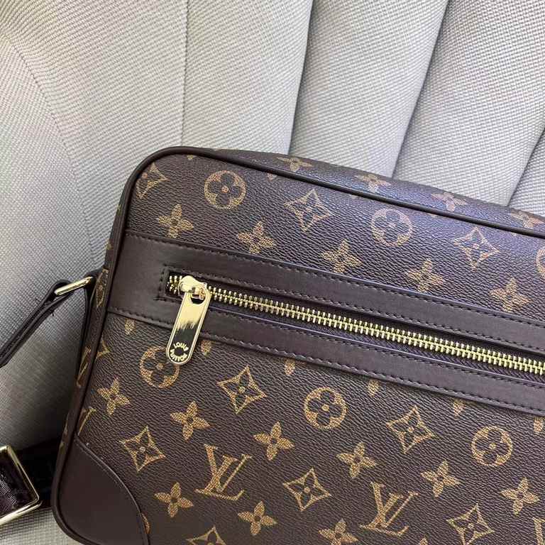 LV Crossbody BagModel 2367-2Size 31-21-7Counter new    heavy hit version replica   original leather replica   leather super soft   oversized capacity   customized counter original hardware  smooth zipper    perfect craft