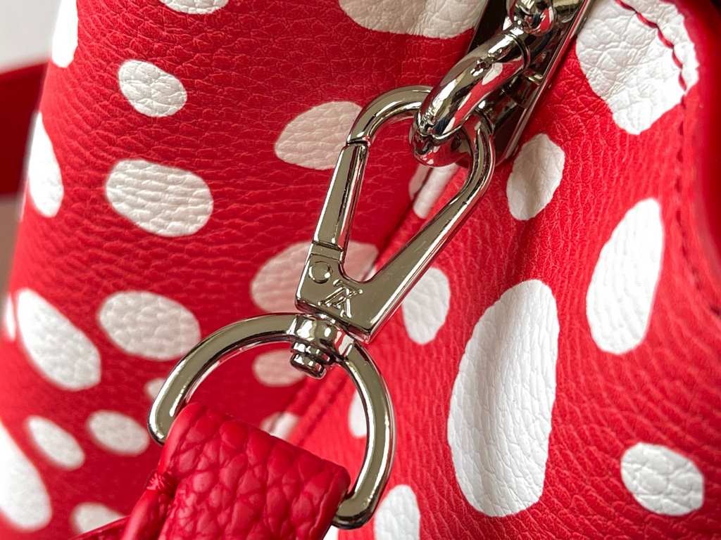 EXCLUSIVE SHOOTING - M21665 From the Louis Vuitton x YK Capucines collaboration, this medium-sized LV x Yayoi Kusama bag is a dazzling expression of the famous Japanese artist's childhood obsession with polka dots as a s