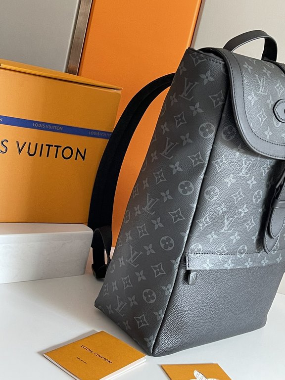 Top Original   Genuine Development, All Steel Hardware    The new Saumur shoulder bag gives a modern twist to Louis Vuitton's classic, the equestrian-inspired Saumur bag, which was born in 1986. The subtle Monogram Eclip