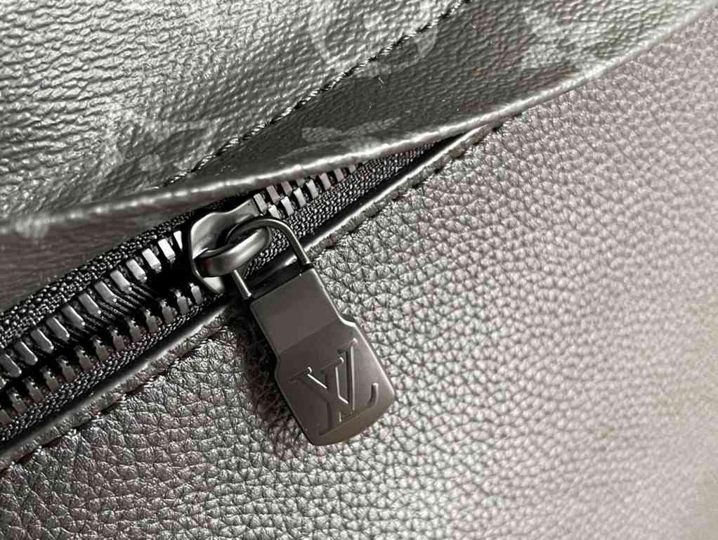 Top Original   Genuine Development, All Steel Hardware    The new Saumur shoulder bag gives a modern twist to Louis Vuitton's classic, the equestrian-inspired Saumur bag, which was born in 1986. The subtle Monogram Eclip