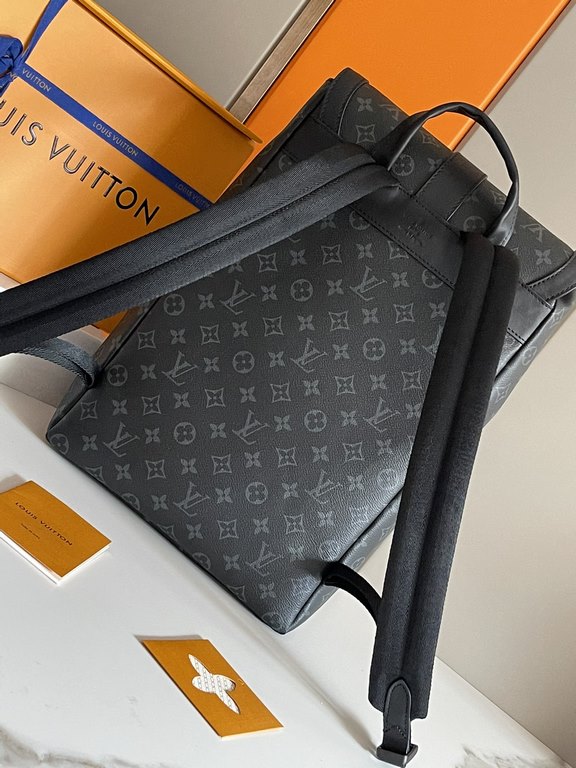 Top Original   Genuine Development, All Steel Hardware    The new Saumur shoulder bag gives a modern twist to Louis Vuitton's classic, the equestrian-inspired Saumur bag, which was born in 1986. The subtle Monogram Eclip