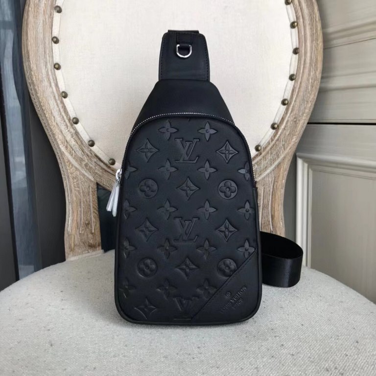 LV    new men's chest bag tide brand   the most trendy and hottest models Imported original cowhide, feel first-class   workmanship is very exquisite   show fashion and trend, presenting an inadvertent fashionable style 