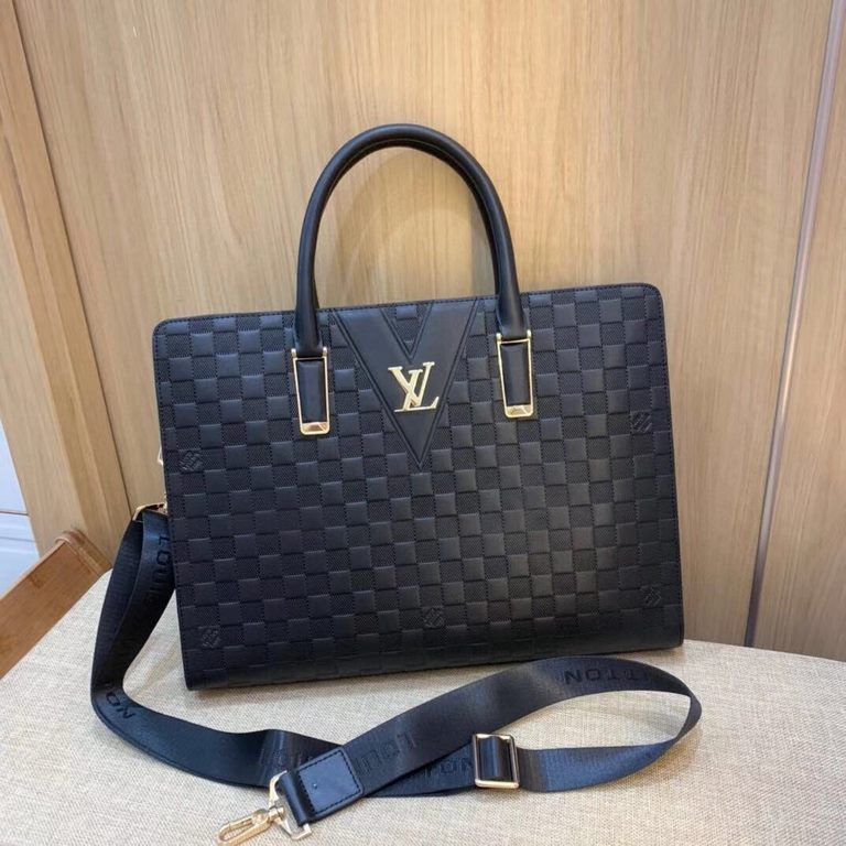 Out of the shipment ah [hey ha] Lv . Briefcase Genuine YKK hardware, get your hands on you understand how good Italy    imported elephant grain cowhide (market exclusivity), removable shoulder strap, the size of the body