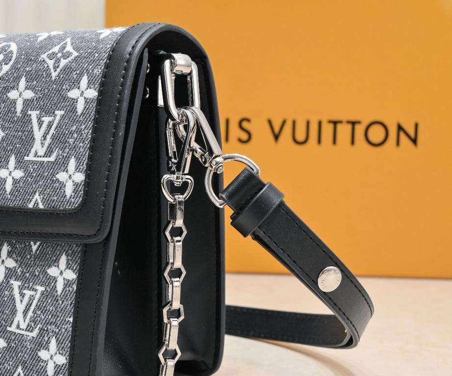 M59631 M43599 This medium Dauphine bag features a Monogram pattern in faded jacquard denim and a vintage-inspired silhouette in cowhide leather, a LV Circle closure for a classic touch, and a detachable shoulder strap an