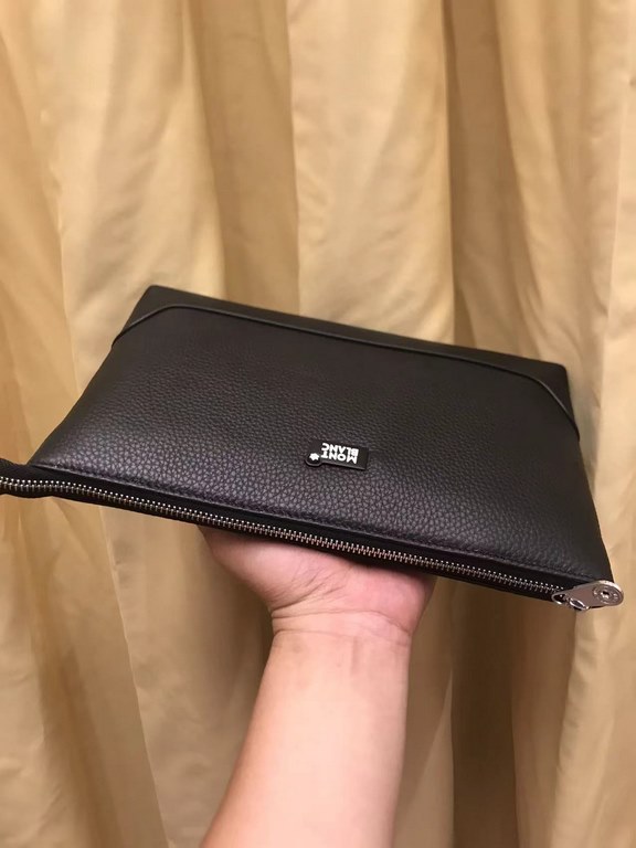 With the box   so many people fancy bag Lv is not good to sell turn the picture know. Latest 2023 Launched  Men's Clutch Zipper Bag, Selected Leather - High-grade Imported Cowhide Leather, Imported Lining Design   Unifor