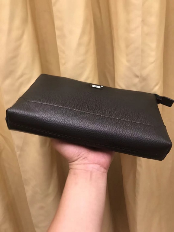 With the box   so many people fancy bag Lv is not good to sell turn the picture know. Latest 2023 Launched  Men's Clutch Zipper Bag, Selected Leather - High-grade Imported Cowhide Leather, Imported Lining Design   Unifor