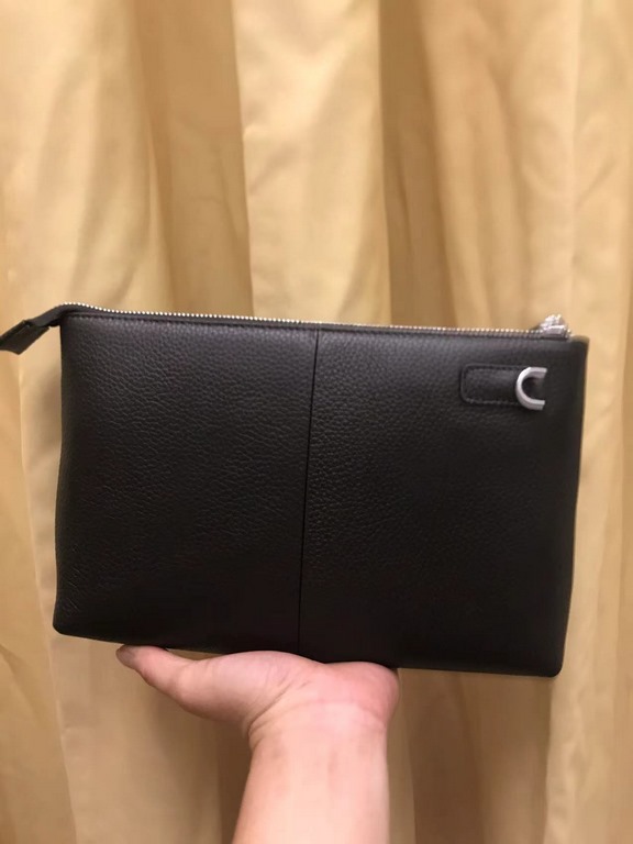 With the box   so many people fancy bag Lv is not good to sell turn the picture know. Latest 2023 Launched  Men's Clutch Zipper Bag, Selected Leather - High-grade Imported Cowhide Leather, Imported Lining Design   Unifor