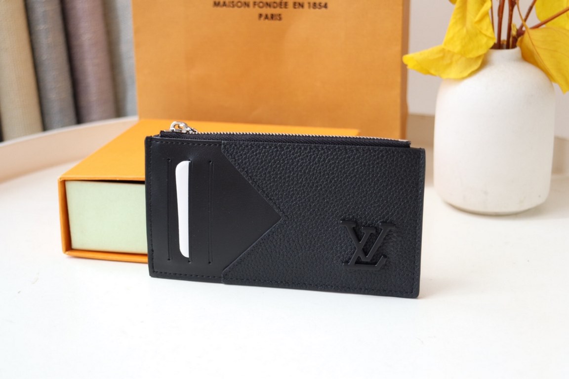 M82282 Head leatherCoin card holder made of beautiful cowhide leather from shibo. Suitable for the LV AEROGRAM collection, the matte LV initials are decorated in the same color. In addition to 4 card slots and a zipper-o