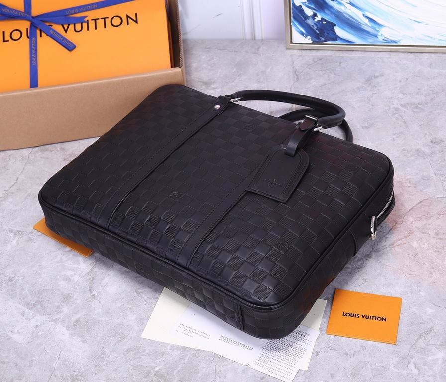 Top original single Model 41478     The latest style LV men's briefcase shipment, the latest hot models come! We won't be able to talk about bragging rights on paper, please let the hard goods speak. The material workman